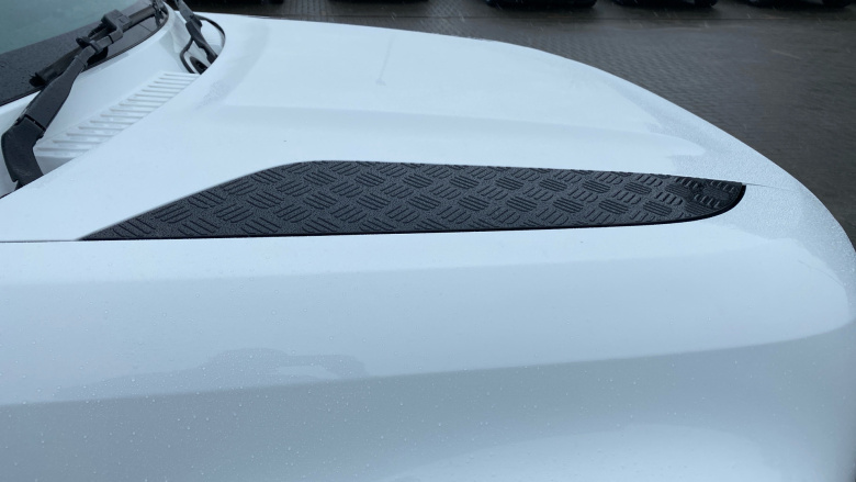 Land Rover Defender 2.0 P300 SE 110 5dr Auto Petrol Estate